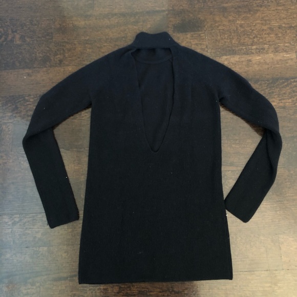 Aritzia / Wilfred black sweater with open back - Picture 4 of 7